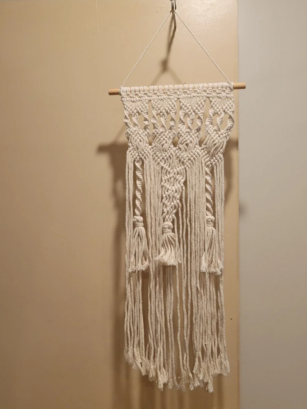 🔑EUC~Handmade Macramé Wall Hanging - Boho Home Decor